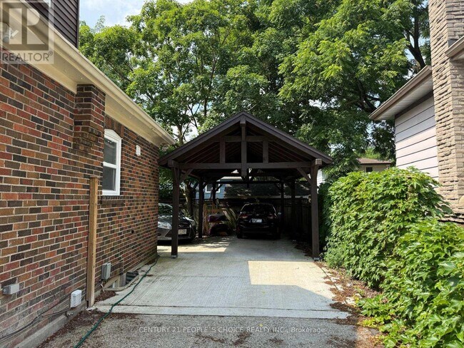Photo du bâtiment - 1226 Oxford Ave