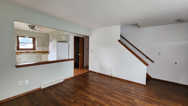 Building Photo - 103 W Stoney Ridge Way