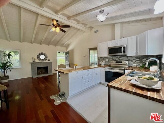 Building Photo - 10749 Aqua Vista St