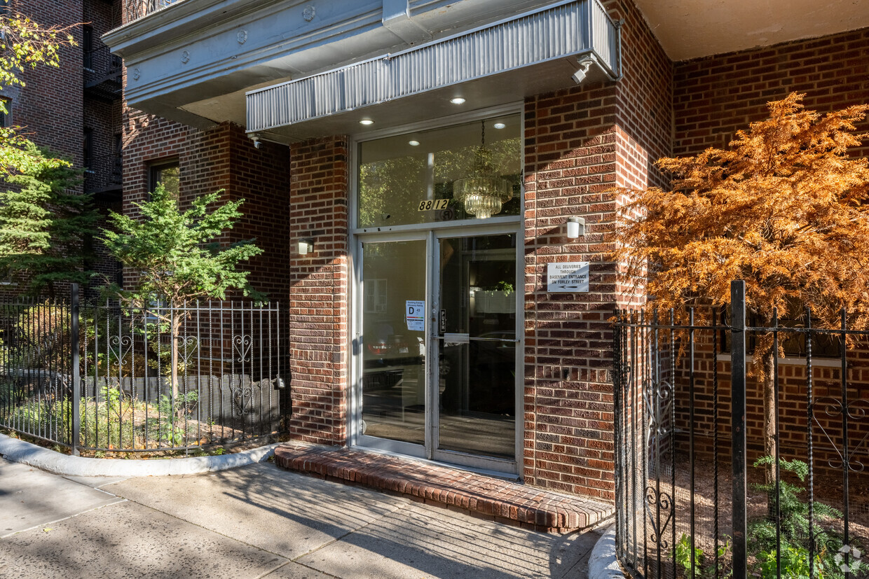 Building Photo - 8812 Elmhurst Ave