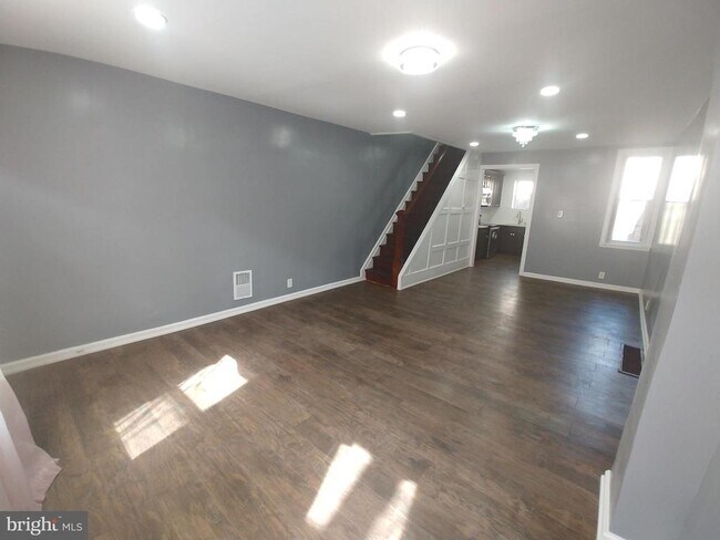 Building Photo - 535 Sigel St