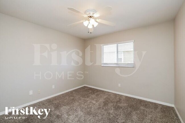 Foto del edificio - 2556 SW 28th Ave