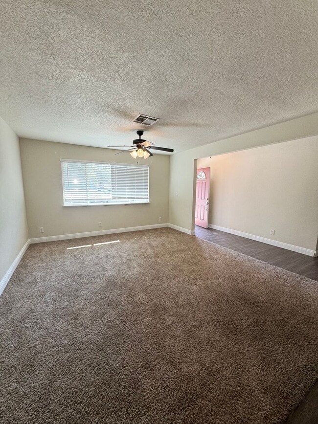Foto del edificio - Check out this Charming Home w/ Upgrades!!
