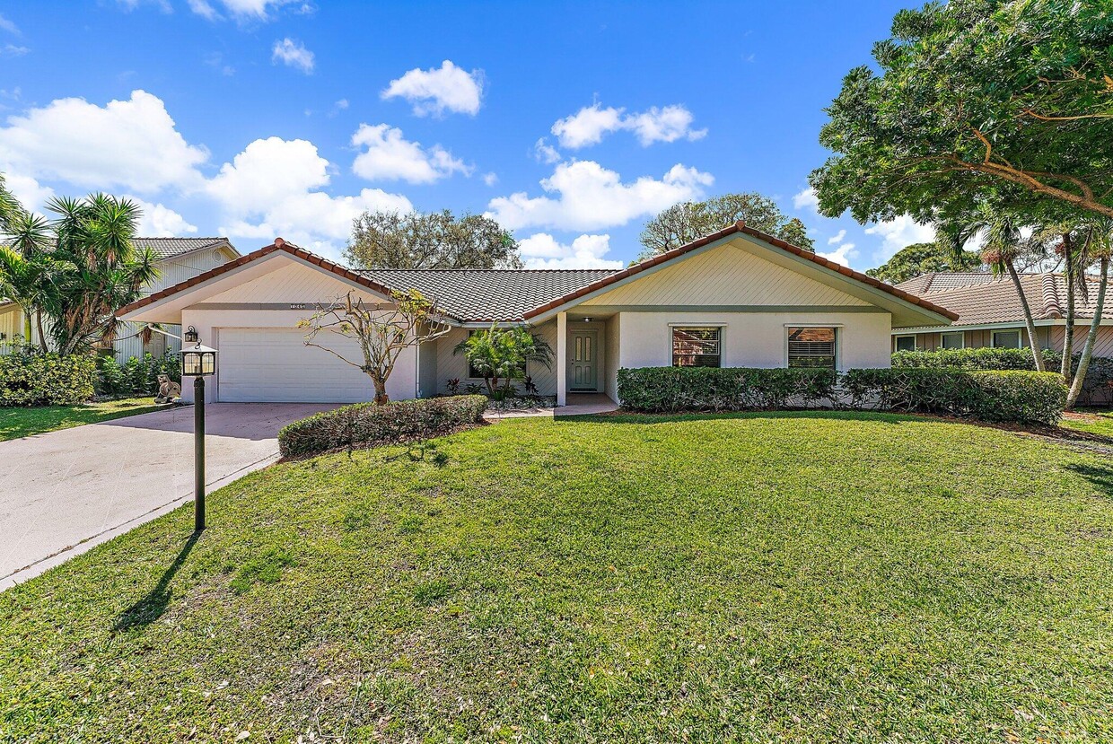 Primary Photo - 1045 Shady Lakes Cir