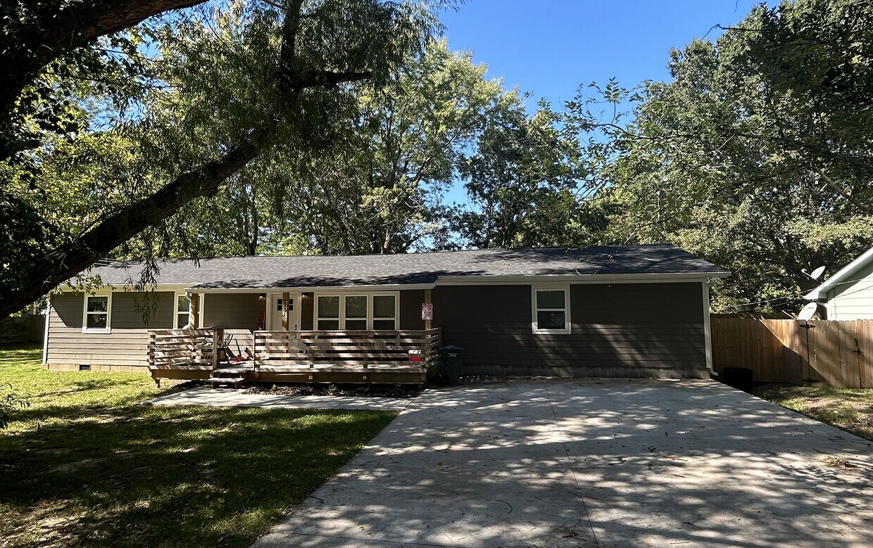 Foto principal - 2231 Laverne Ave