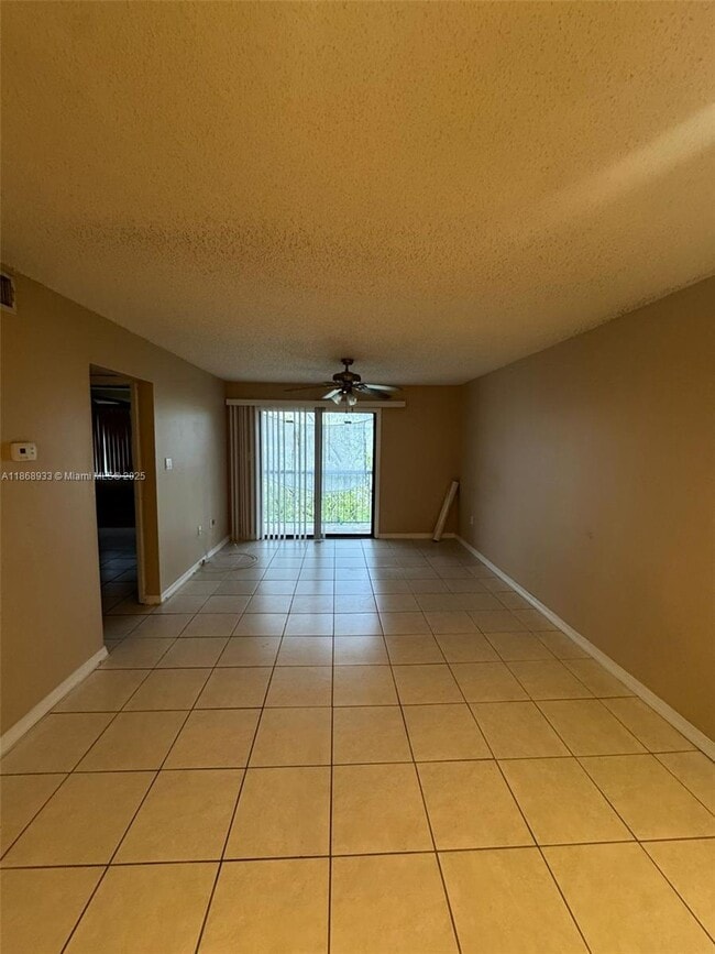 Foto del edificio - 5040 Terrace Palms Cir