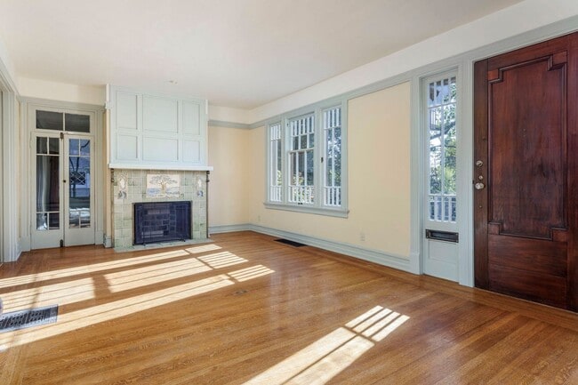 Building Photo - 2523 Ransdell Ave