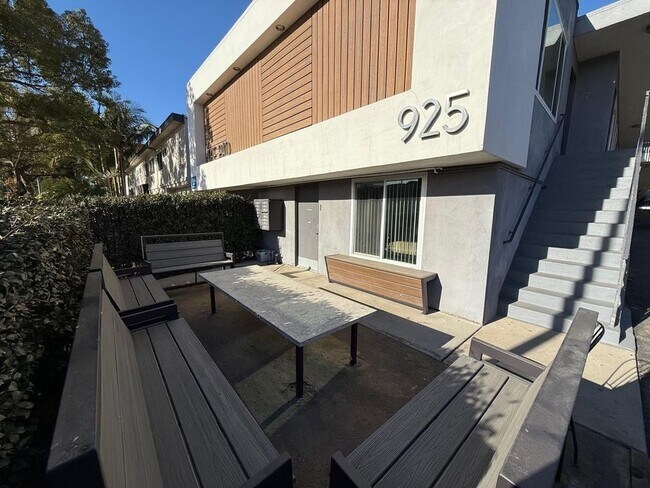 Foto del edificio - 925 W 30th St