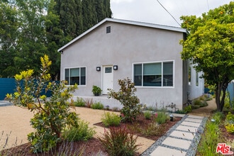 Building Photo - 1460 Yosemite Dr