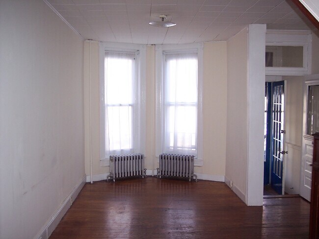 Building Photo - Historic 3 Bedroom Townhome in Hampden!