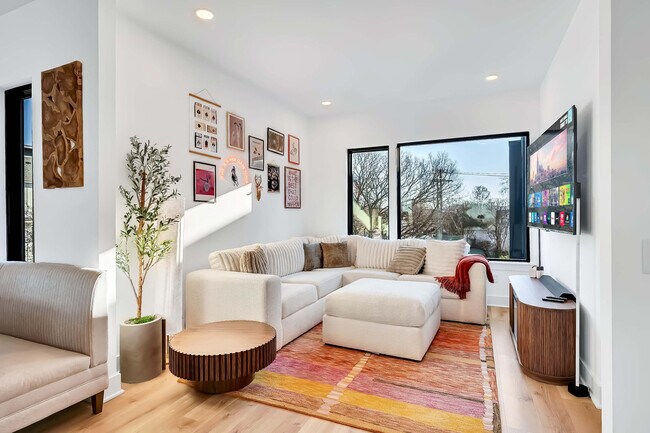 Foto del edificio - 554 Rosedale Ave