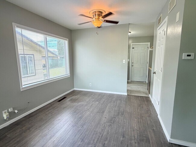 Foto del edificio - 1255 Montana St