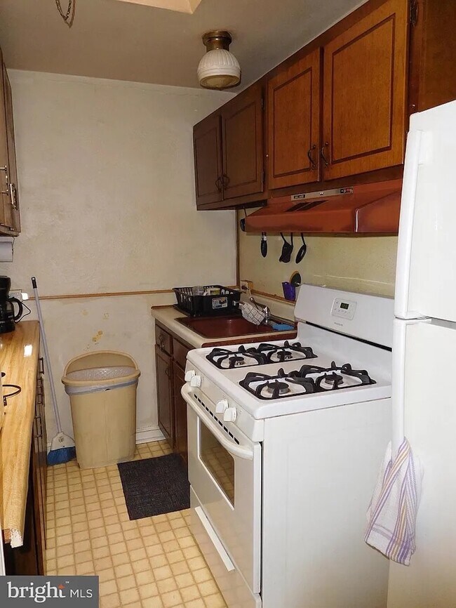 Foto del edificio - 5703 Charles St