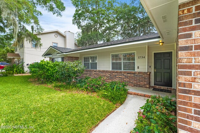 Foto del edificio - 1734 Hammock Cir W