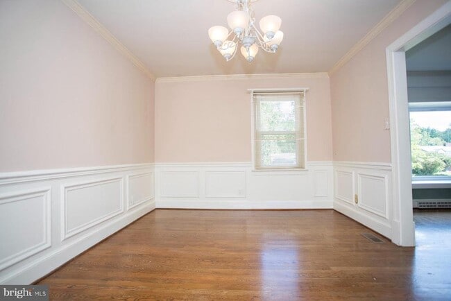 Building Photo - 115 Woodland Rd