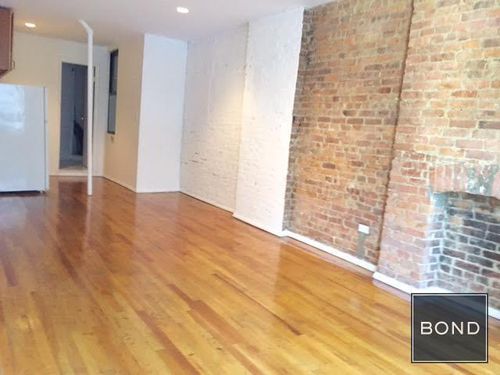 Building Photo - 212 E 88th St