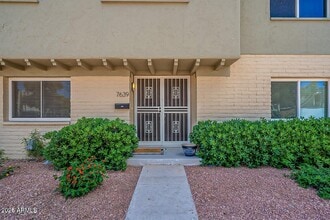 Building Photo - 7639 E Montecito Ave