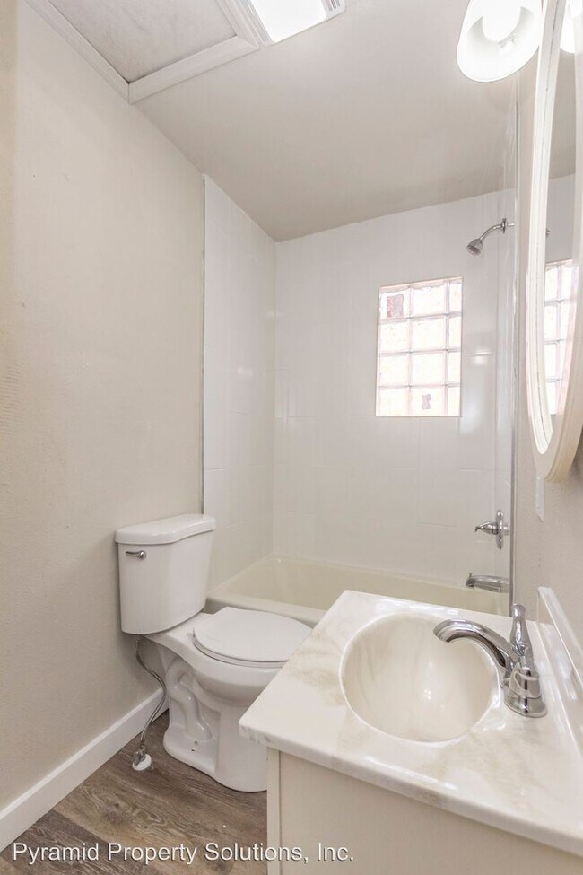 Building Photo - 3 br, 1 bath House - 4213 SE 8th St