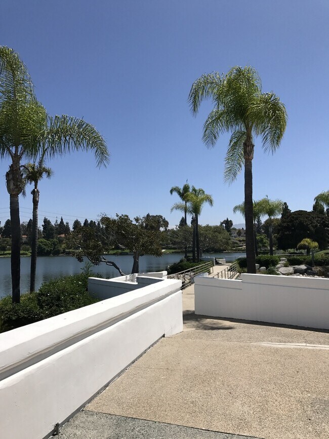 Building Photo - 2-BEDROOM / 2-BATH CONDO W/CARPORT PARKING...