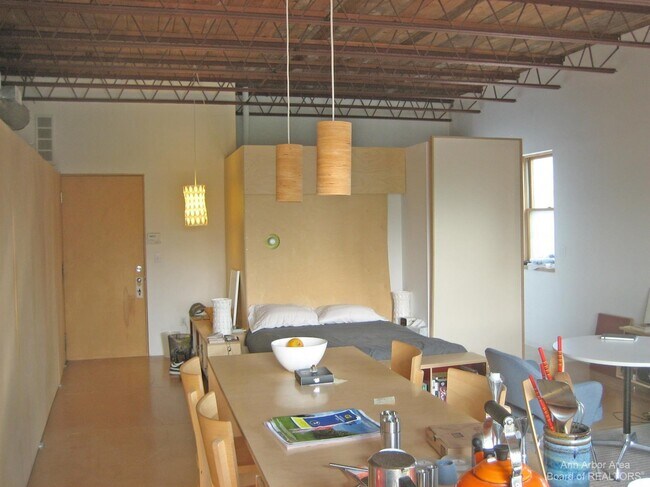 Foto del edificio - 918 N Main St