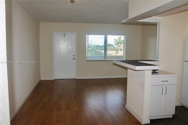 Foto del edificio - 1400 NE 54th St