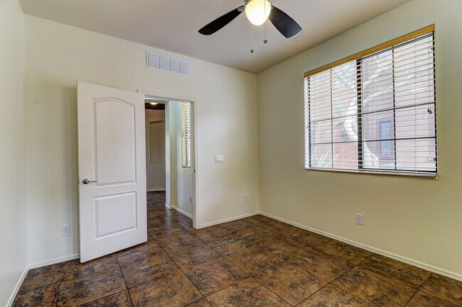 Building Photo - 2358 W Jake Haven