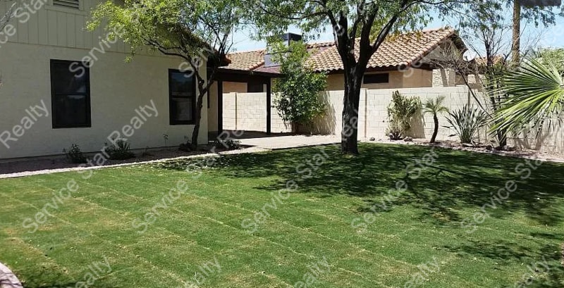 Building Photo - 1439 N La Rosa Dr