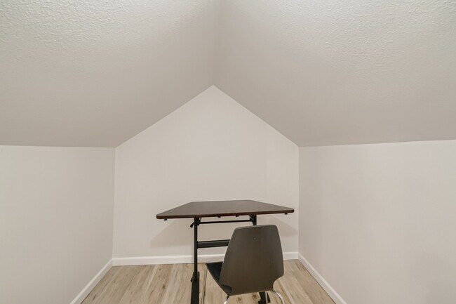 Closet - 6317 E Portland Ave