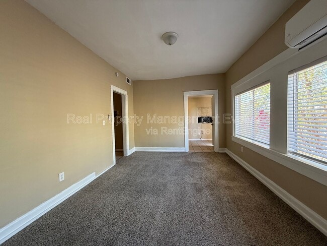 Photo - 1437 E Polk St Townhome