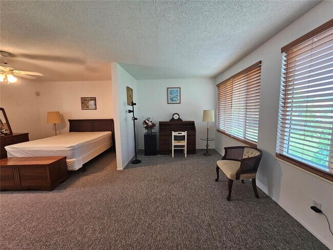 Foto del edificio - 2331 Finlandia Ln