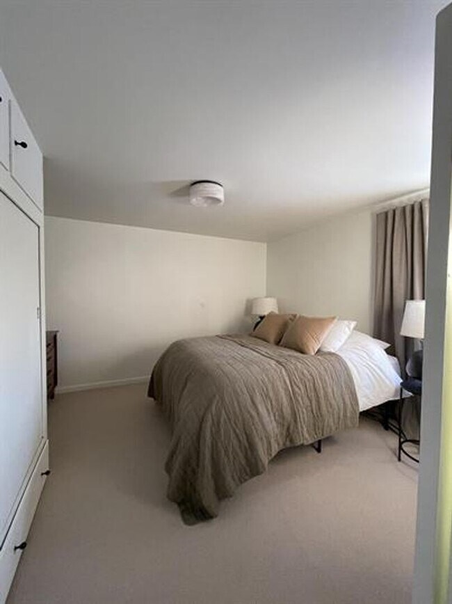 Foto del edificio - Beautiful remodeled 2 bedroom, 1 bath house on Rouse Ave.