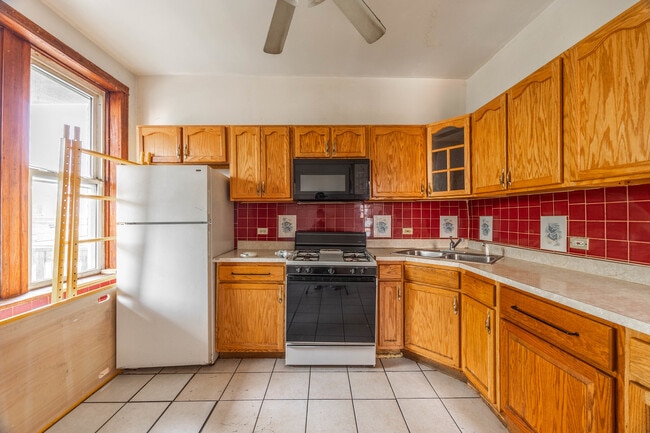 Foto del edificio - 2842 W Augusta Blvd