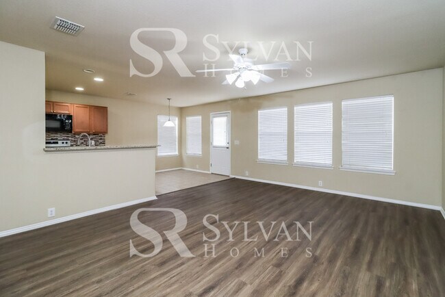 Foto del edificio - Gorgeous 4 bedroom brick colonial!