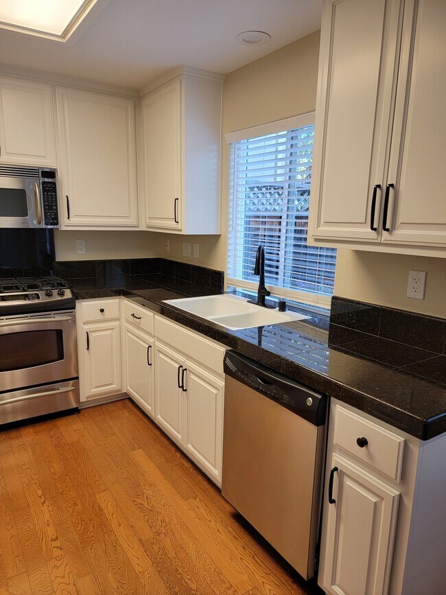 Kitchen - 17 Lavender Pl