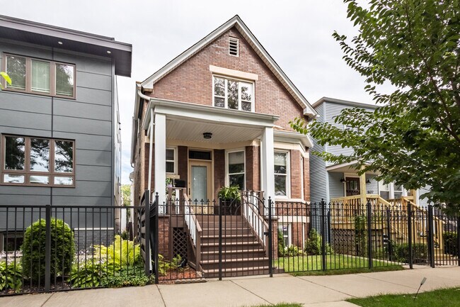 Building Photo - 1641 N Albany Ave