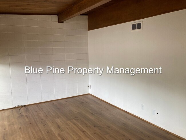 Building Photo - 390 W 14th St