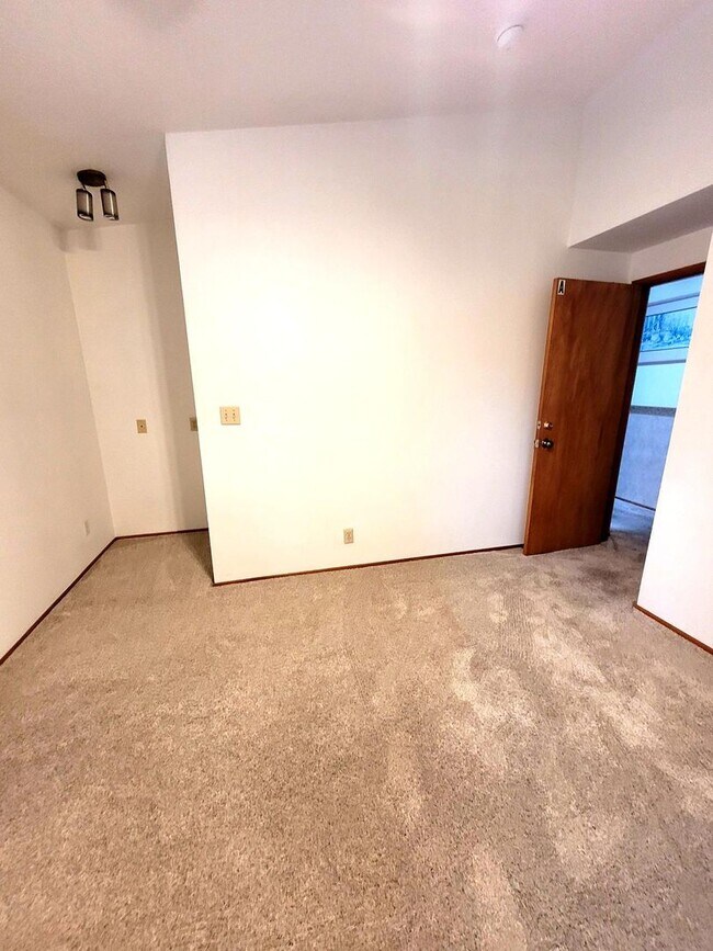Foto del edificio - 1124 Woodside Dr