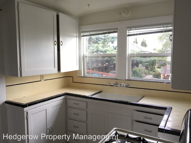 Building Photo - 1066 Terrace Dr