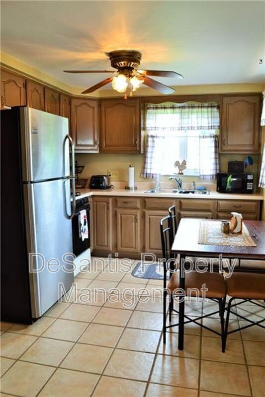 Foto del edificio - 301 Meadowlark Ln
