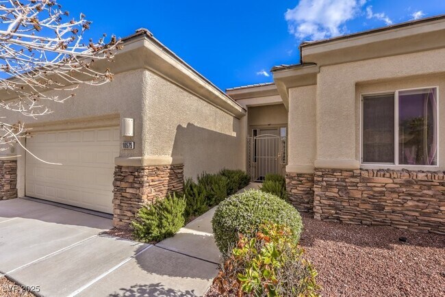 Foto del edificio - 10575 Regal Stallion Ave