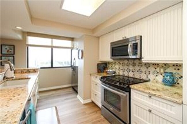 Foto del edificio - ** LUXURY ON THE BEACH 3/2 CONDO GULF AND ...