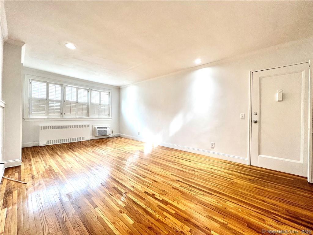 Primary Photo - 11 Bedford Ave