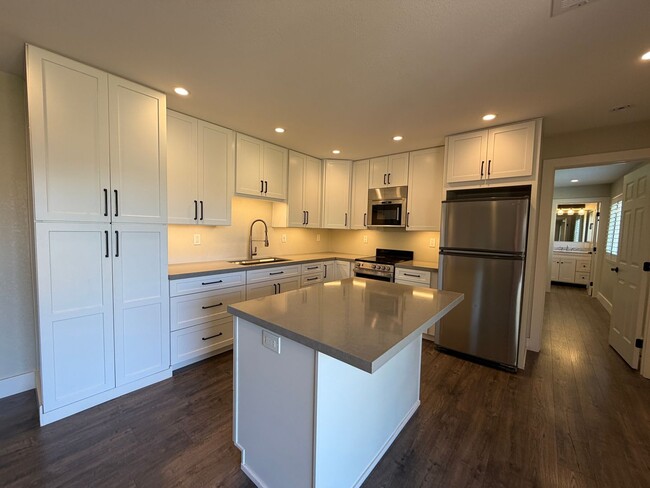 Building Photo - Nicely remodeled 1 bedroom Suite, All utilities paid + WiFi