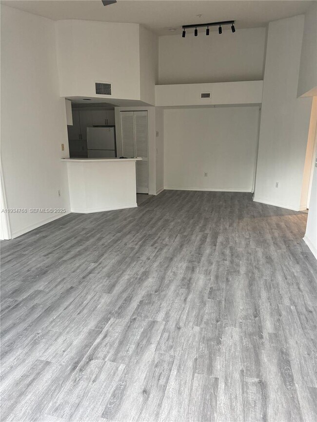 Building Photo - 2131 SE 10th Ave