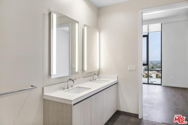 Building Photo - 2435 S Sepulveda Blvd