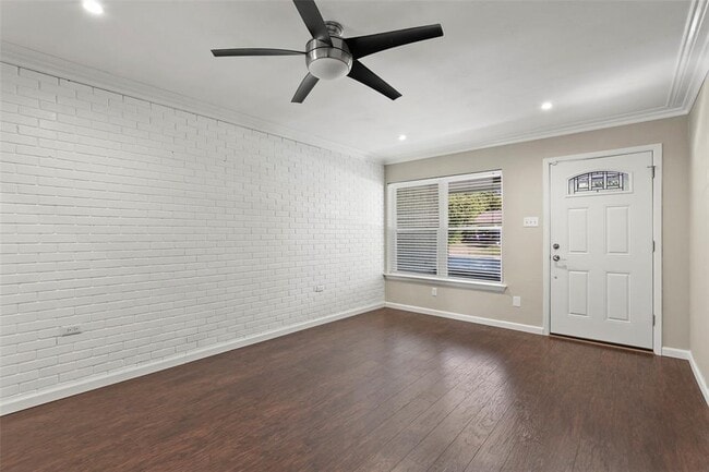 Building Photo - 525 Melrose Dr