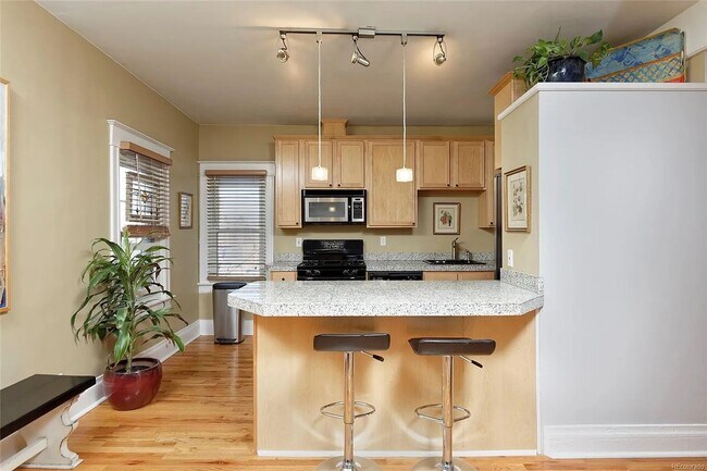 Foto del edificio - 1362 N Marion St