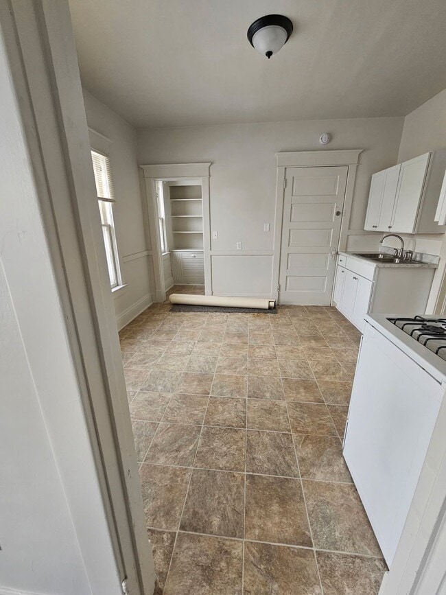 Building Photo - 226 13th St N