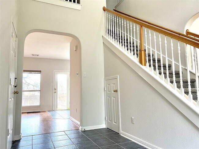 Building Photo - 6400 La Carman Ln