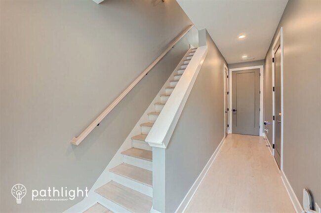 Foto del edificio - 865 Cavanaugh Avenue SE